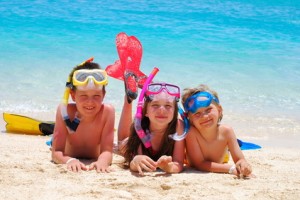 Artikelgebend ist ein Badeurlaub mit den Kindern am Strand. 