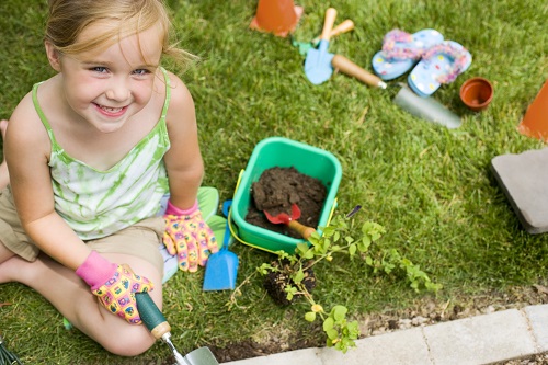 Gemeinsame Gartenarbeit mit Kindern – So macht es der ganzen Familie Spaß