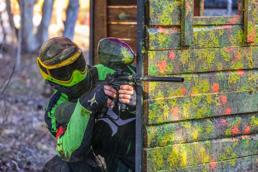 Spiel der bunten Kugeln: Paintball