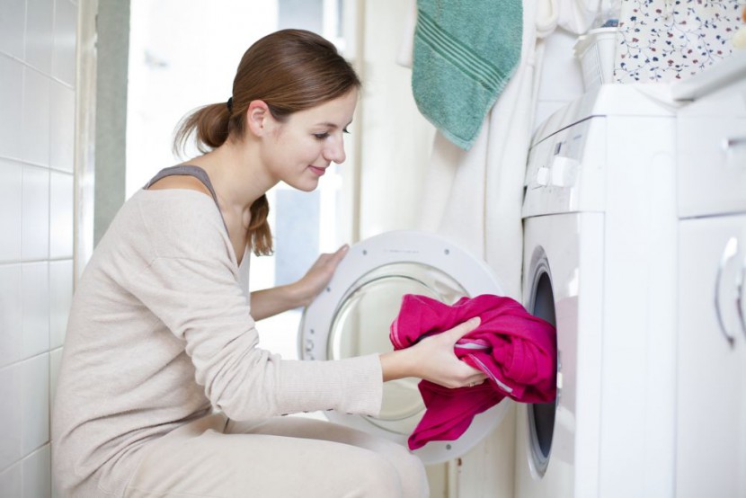 Der Wäscheberg wächst, weil die Waschmaschine streikt: DIY-Tipp