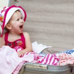 Fliegen mit Baby: Mit diesen Tipps klappt’s entspannter